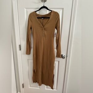 Neutral color V Neck Midi tight fitting dress! Perfect for fall photos